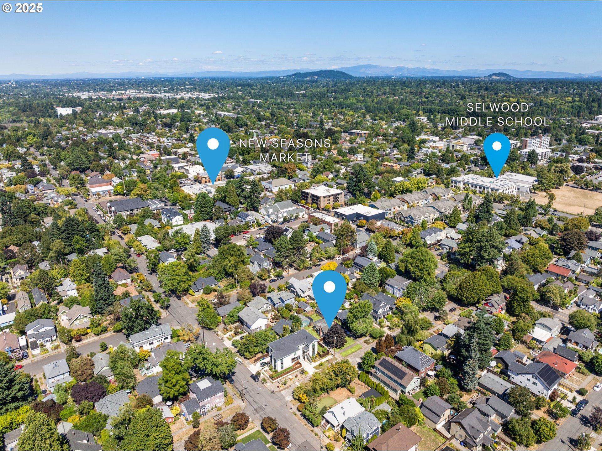 1127 Southeast Sherrett Street Portland, OR 97202 - Photo 34 of 37 a view of city and mountain