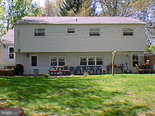 308 Red Barn Road Willow Grove, PA 19090 - Photo 5 of 6 Gallery Image 5