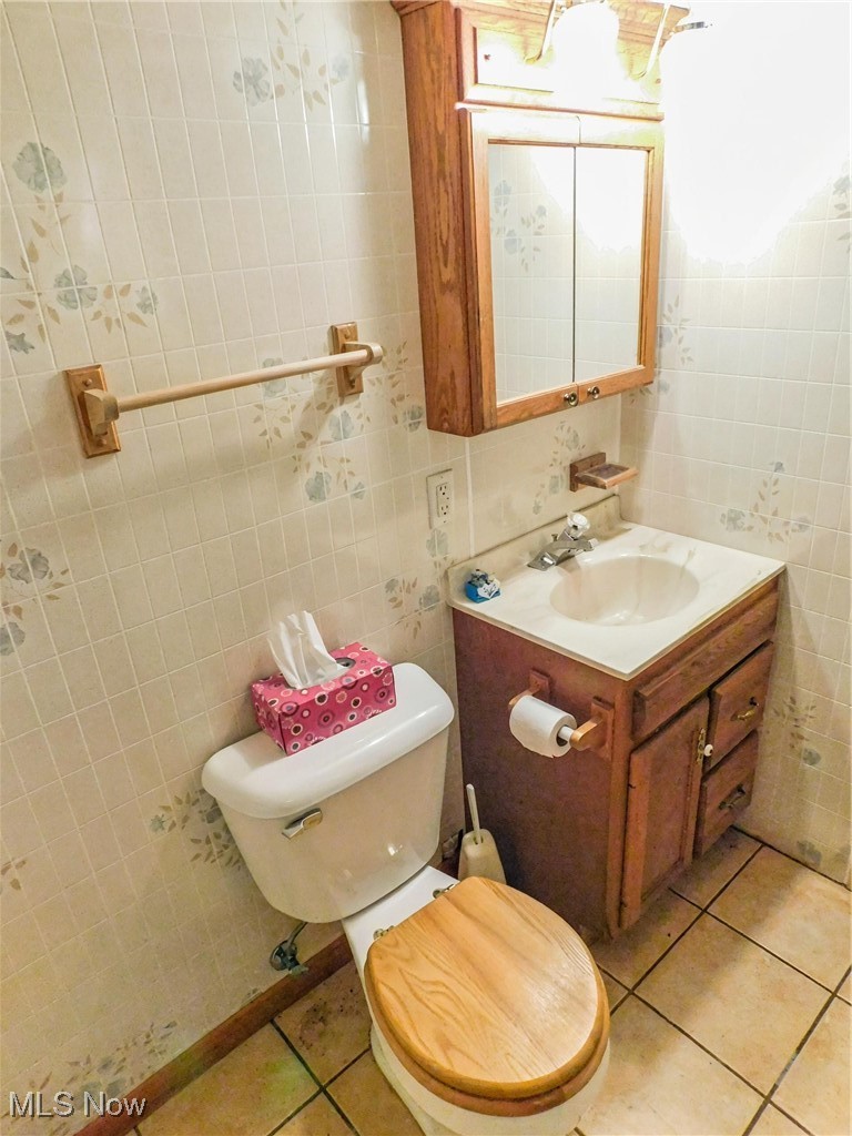 2983 Brown Road Ashtabula, OH 44004 - Photo 24 of 30 Full bath featuring tile patterned floors and tile walls, located in the basement
*AI enhanced