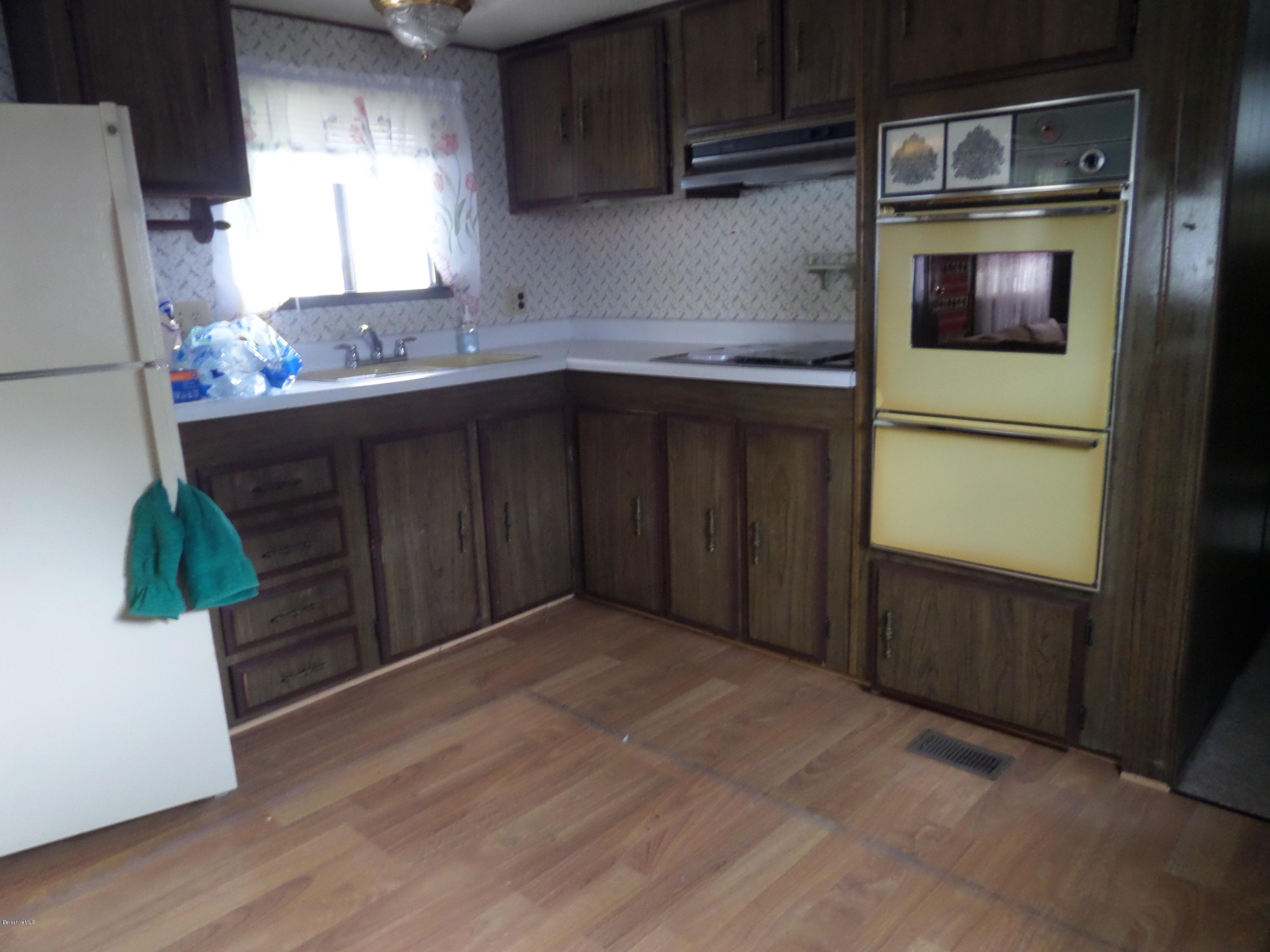 245 Cheshire Road, Unit 5 Pittsfield, MA 01201 - Photo 3 of 10 kitchen2
