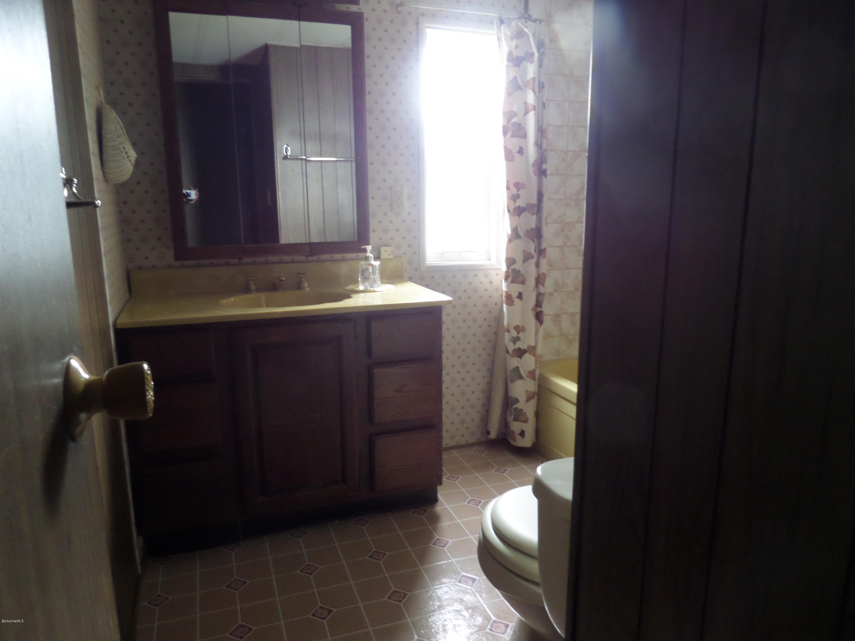 245 Cheshire Road, Unit 5 Pittsfield, MA 01201 - Photo 6 of 10 bath