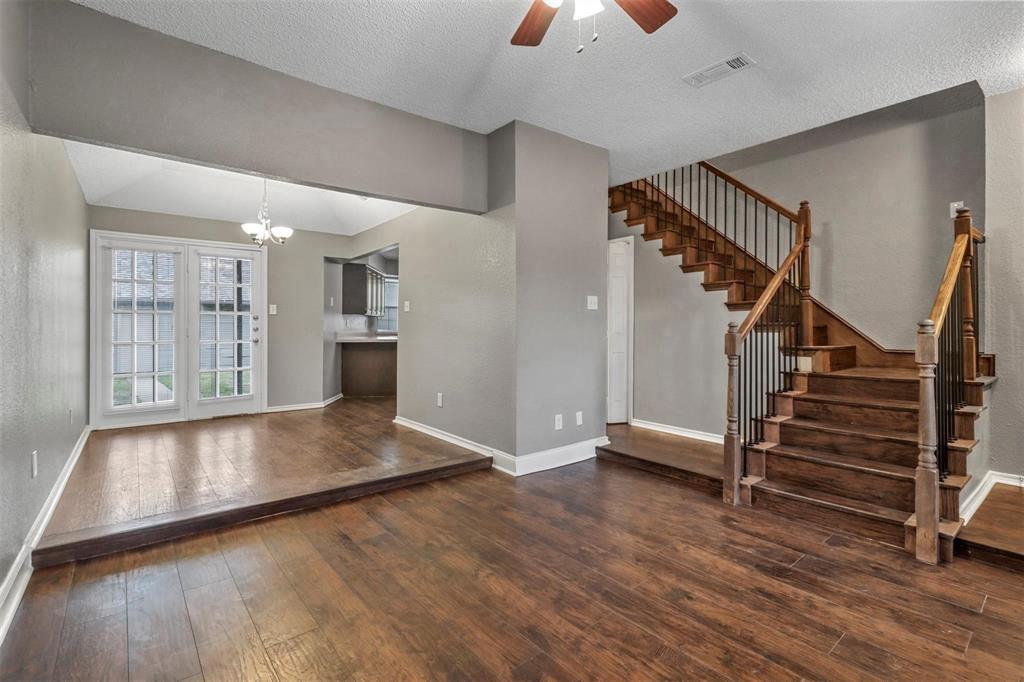 814 Custer Street Arlington, TX 76014 - Photo 2 of 17