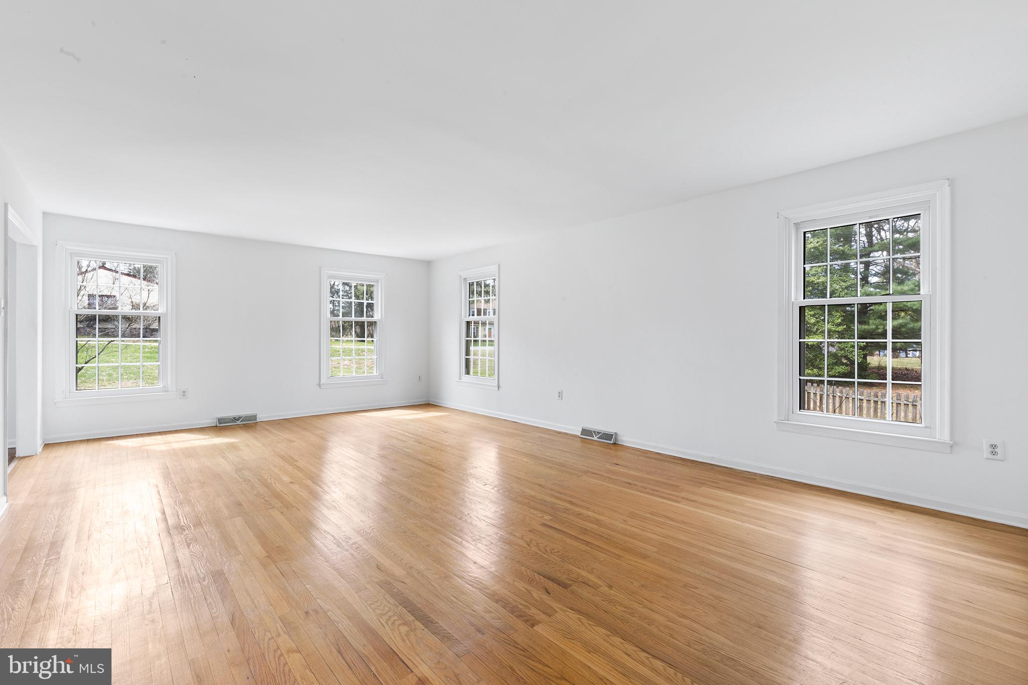 313 Irish Road Berwyn, PA 19312 - Photo 4 of 31 Living room (off foyer)