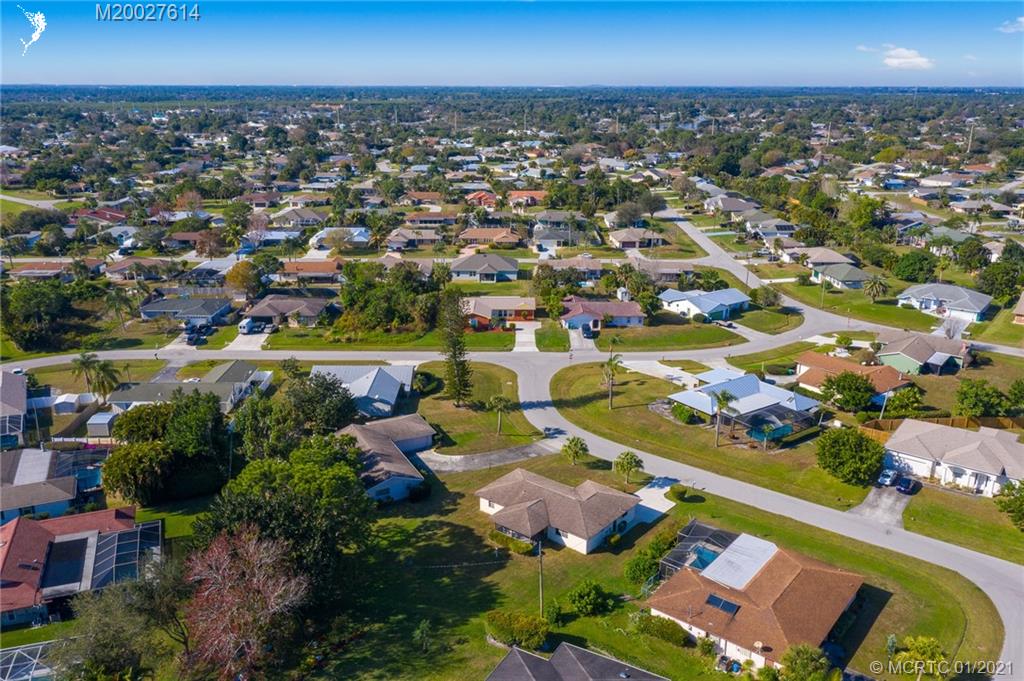 1418 Southeast Santurce Road Port St. Lucie, FL 34952 - Photo 23 of 37