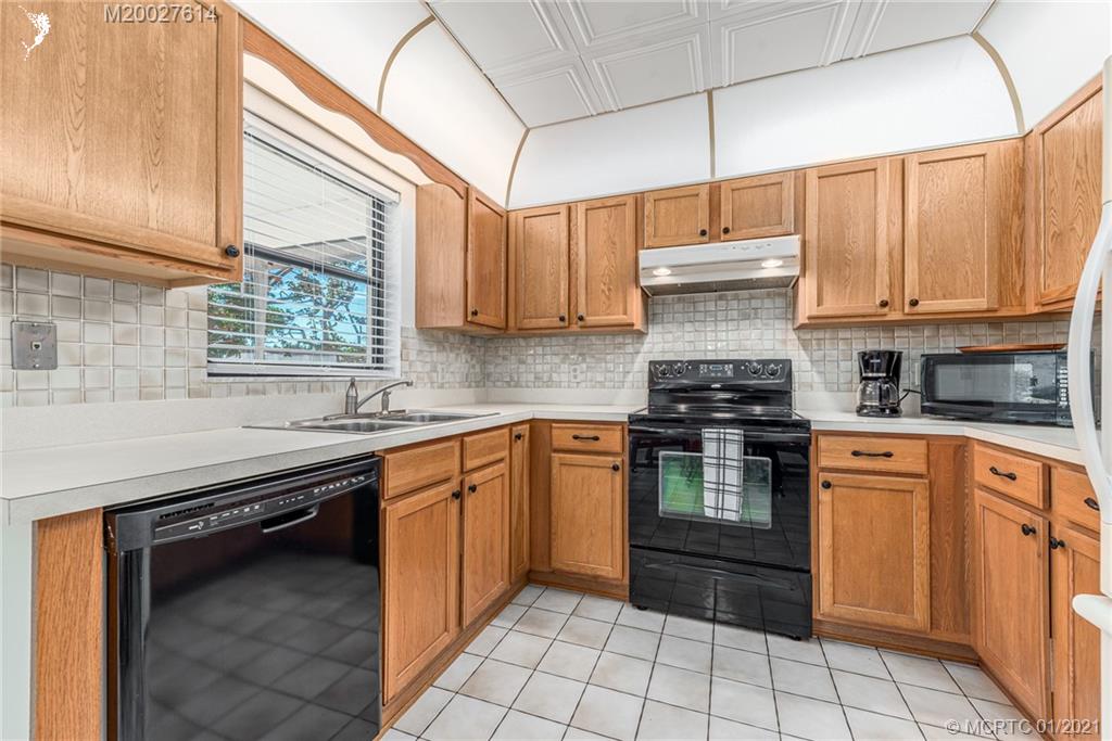 1418 Southeast Santurce Road Port St. Lucie, FL 34952 - Photo 8 of 37