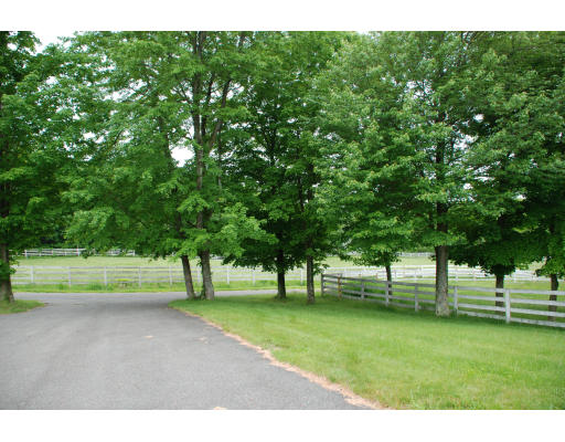 240 Ames Road Hampden, MA 01036 - Photo 2 of 9