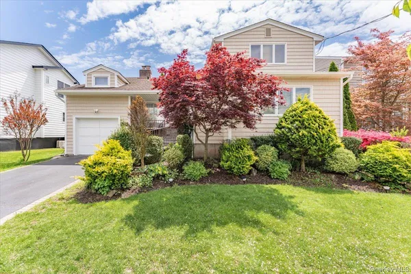 $1,698,000 | 821 Napoleon Street, Woodmere, NY 11598