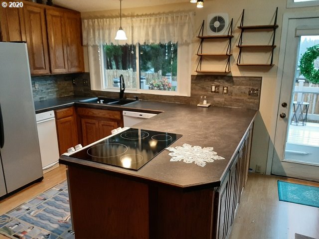 856 Goldenrod Court Reedsport, OR 97467 - Photo 15 of 31 Gallery Image 15