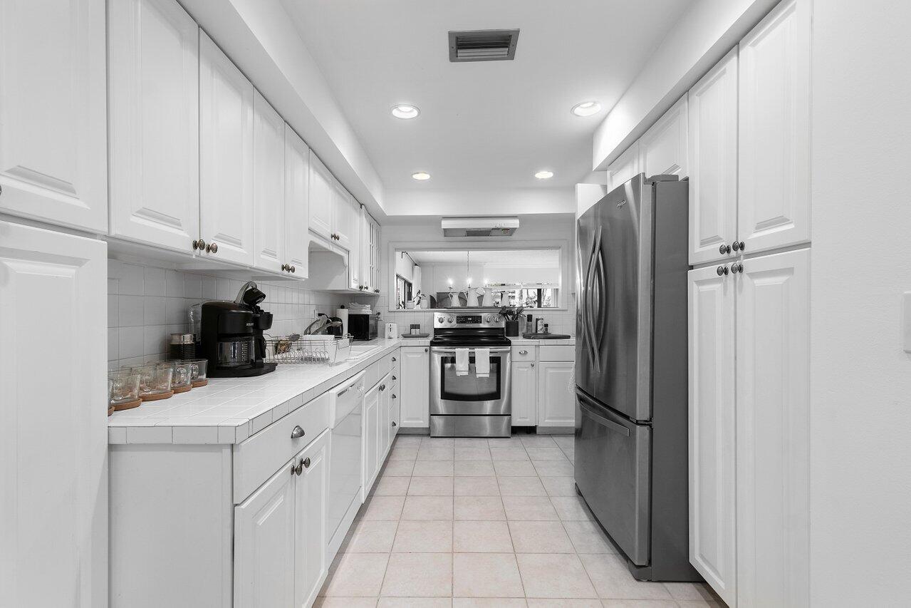 13329 Polo Club Road, Unit 106 Wellington, FL 33414 - Photo 23 of 47 014-13329PoloClubRoad-Wellington-FL-3341