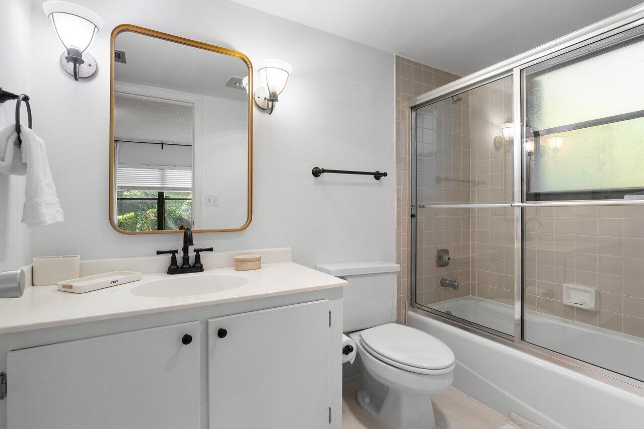 13329 Polo Club Road, Unit 106 Wellington, FL 33414 - Photo 30 of 47 Bathroom 2
