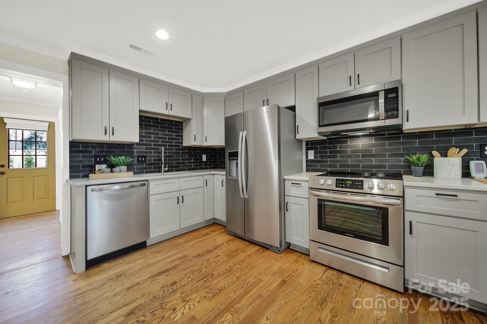 3410 Mathis Drive Charlotte, NC 28208 - Photo 9 of 29