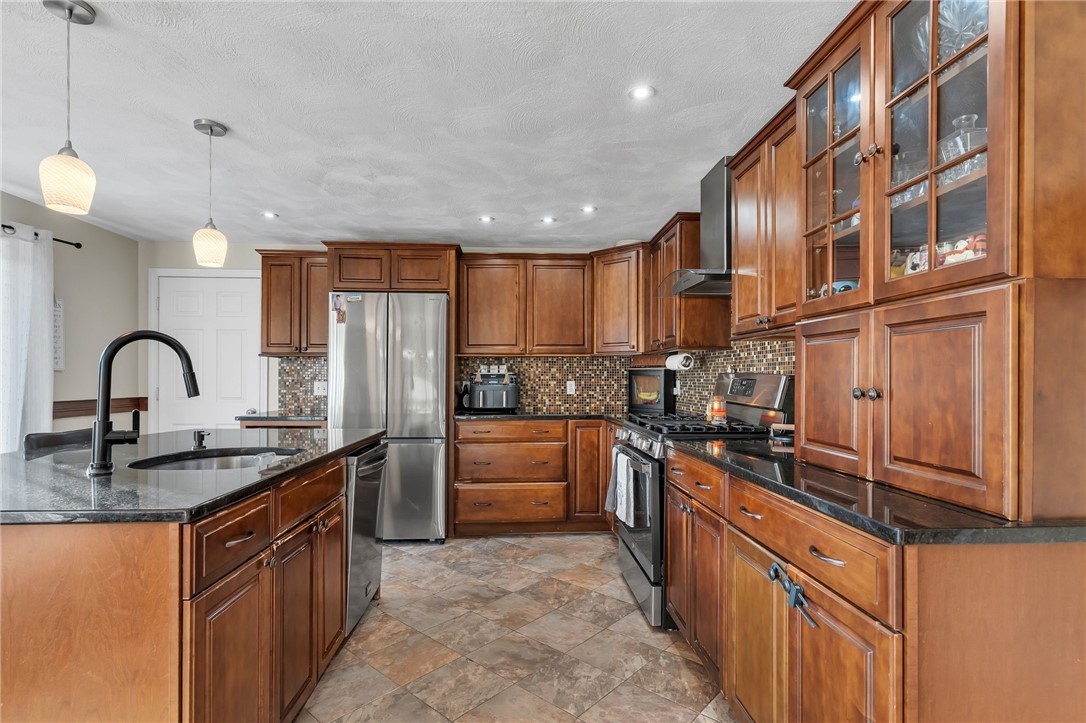 62 Canonchet Trail Cranston, RI 02921 - Photo 13 of 50