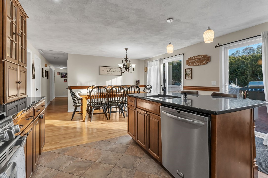 62 Canonchet Trail Cranston, RI 02921 - Photo 15 of 50