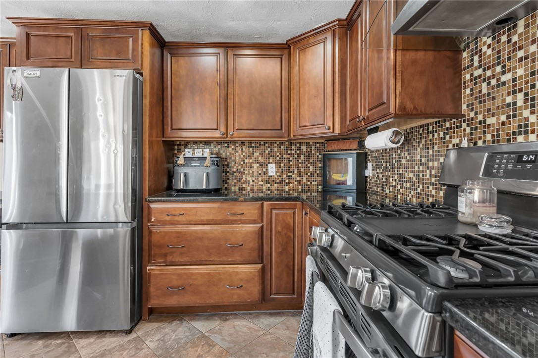 62 Canonchet Trail Cranston, RI 02921 - Photo 18 of 50