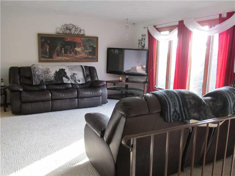 199 Holly Place Road Mount Pleasant, PA 15666 - Photo 2 of 16 Living Room.