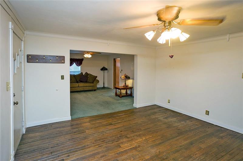 146 Hurst Road Smock, PA 15480 - Photo 3 of 23