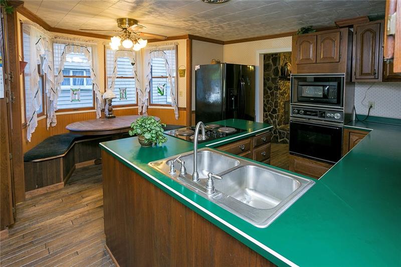 146 Hurst Road Smock, PA 15480 - Photo 7 of 23