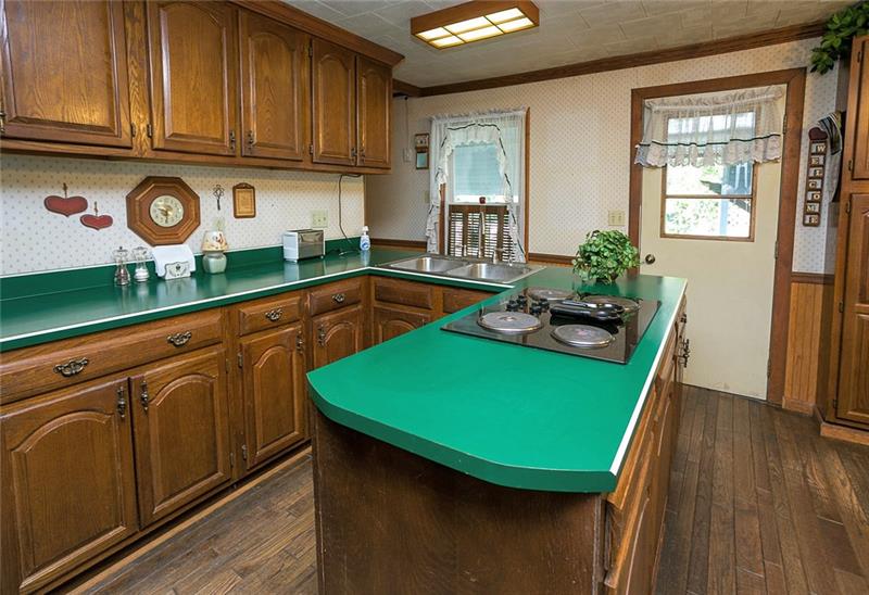 146 Hurst Road Smock, PA 15480 - Photo 8 of 23