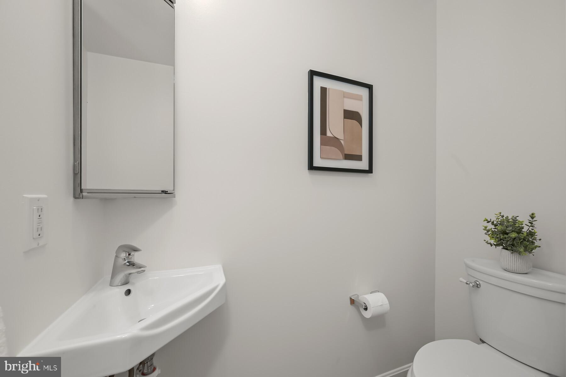 6218 Redwing Road Bethesda, MD 20817 - Photo 17 of 36 Main level Powder room - unusual in a split!