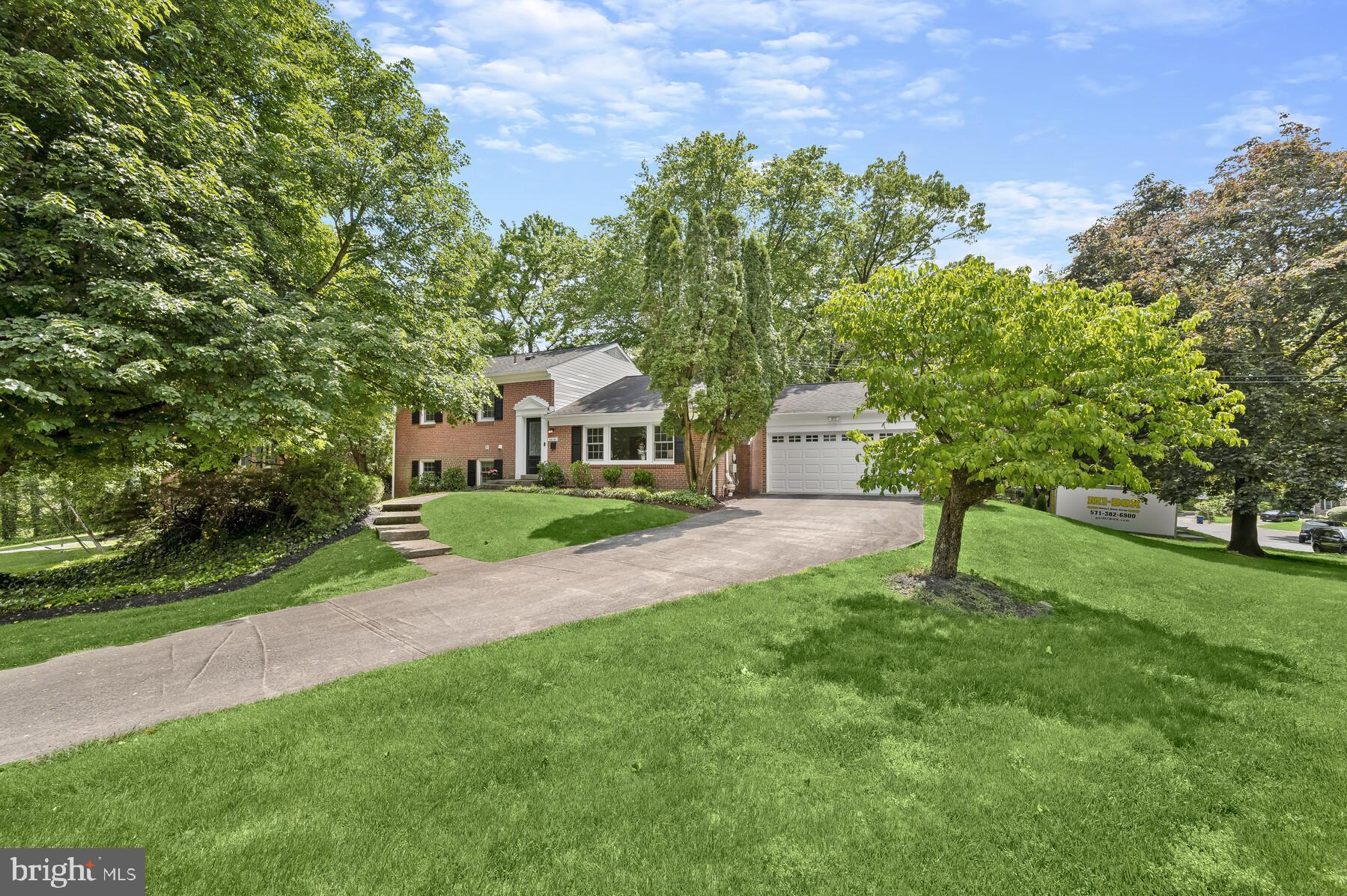 6218 Redwing Road Bethesda, MD 20817 - Photo 4 of 36 Large corner lot