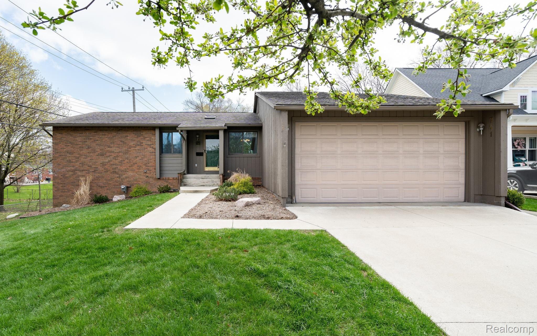741 Delanoy Court Rochester, MI 48307 - Photo 1 of 39 4-web-or-mls-741-Delanoy-Ct-4.jpg