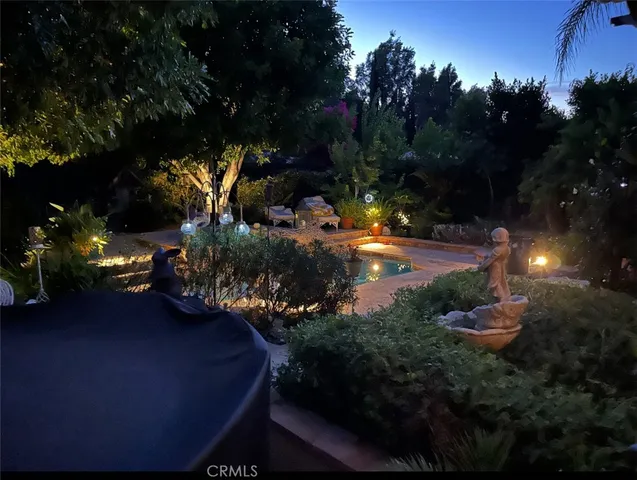 a picture of a wall with white walls