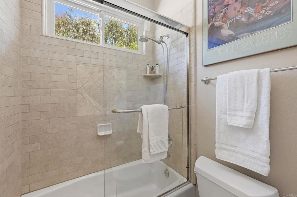 3835 Las Flores Drive Fallbrook, CA 92028 - Photo 35 of 74 BATHROOM