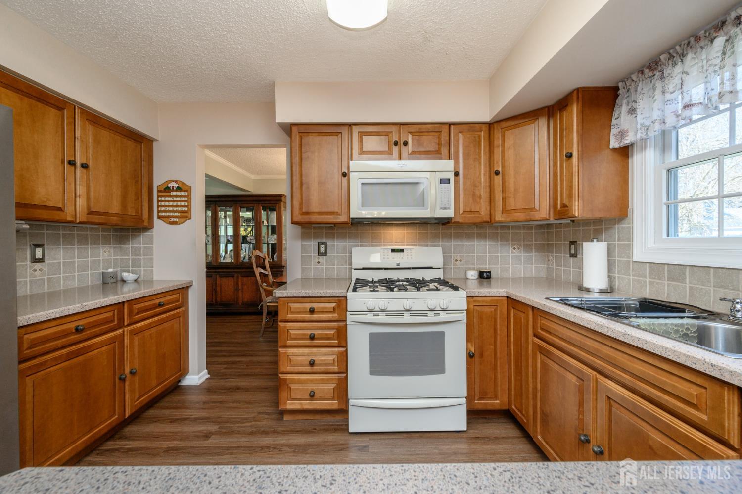 109 Concord Circle Howell, NJ 07731 - Photo 11 of 42