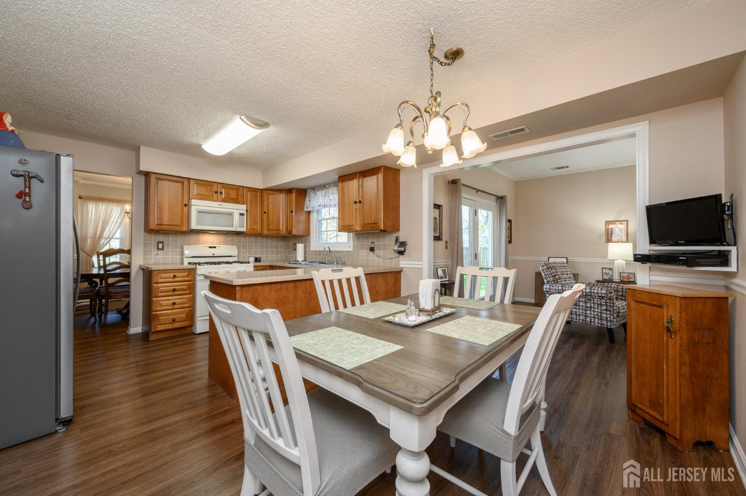 109 Concord Circle Howell, NJ 07731 - Photo 9 of 42