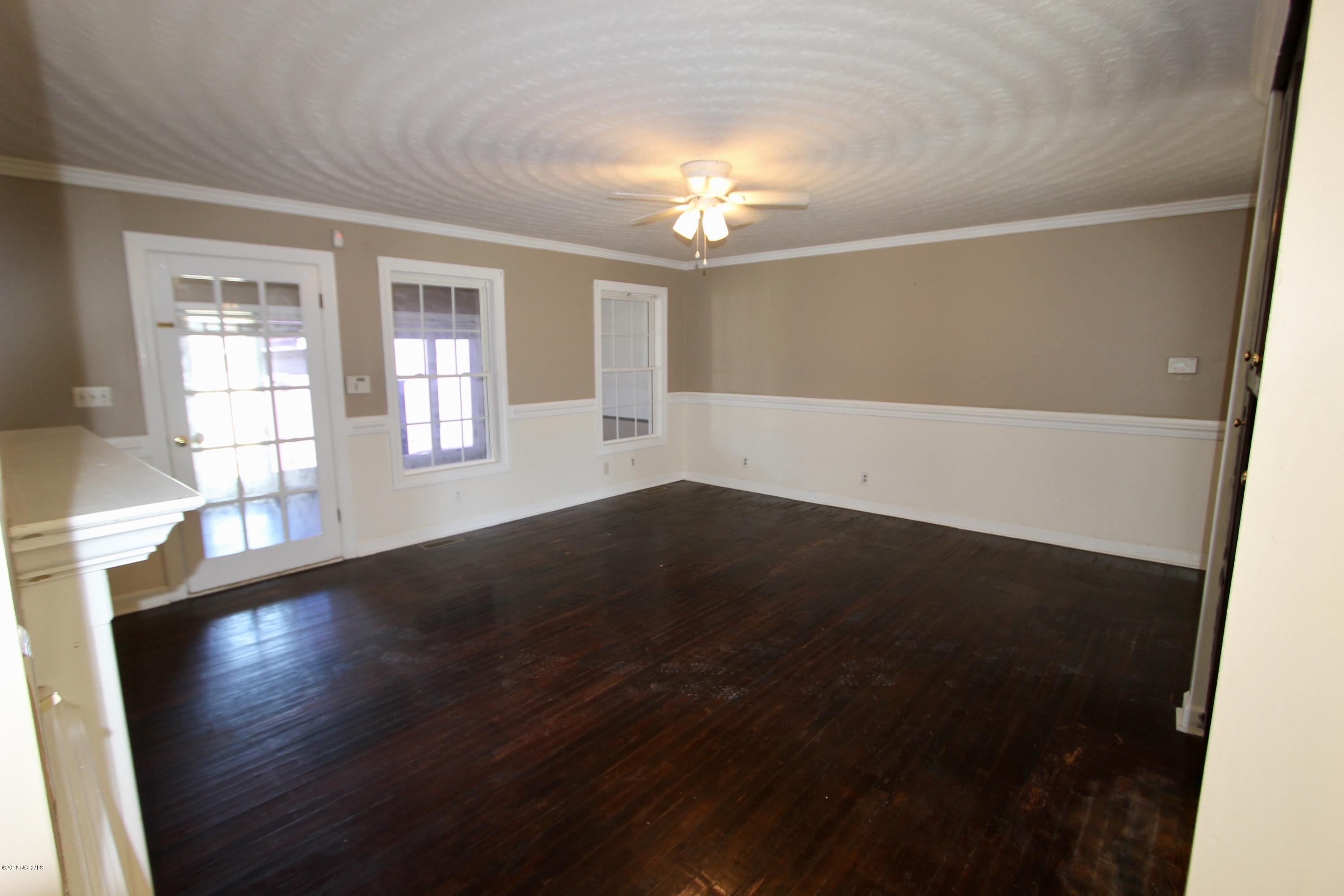 192 Long Farm Road Garysburg, NC 27831 - Photo 7 of 28 Living Room