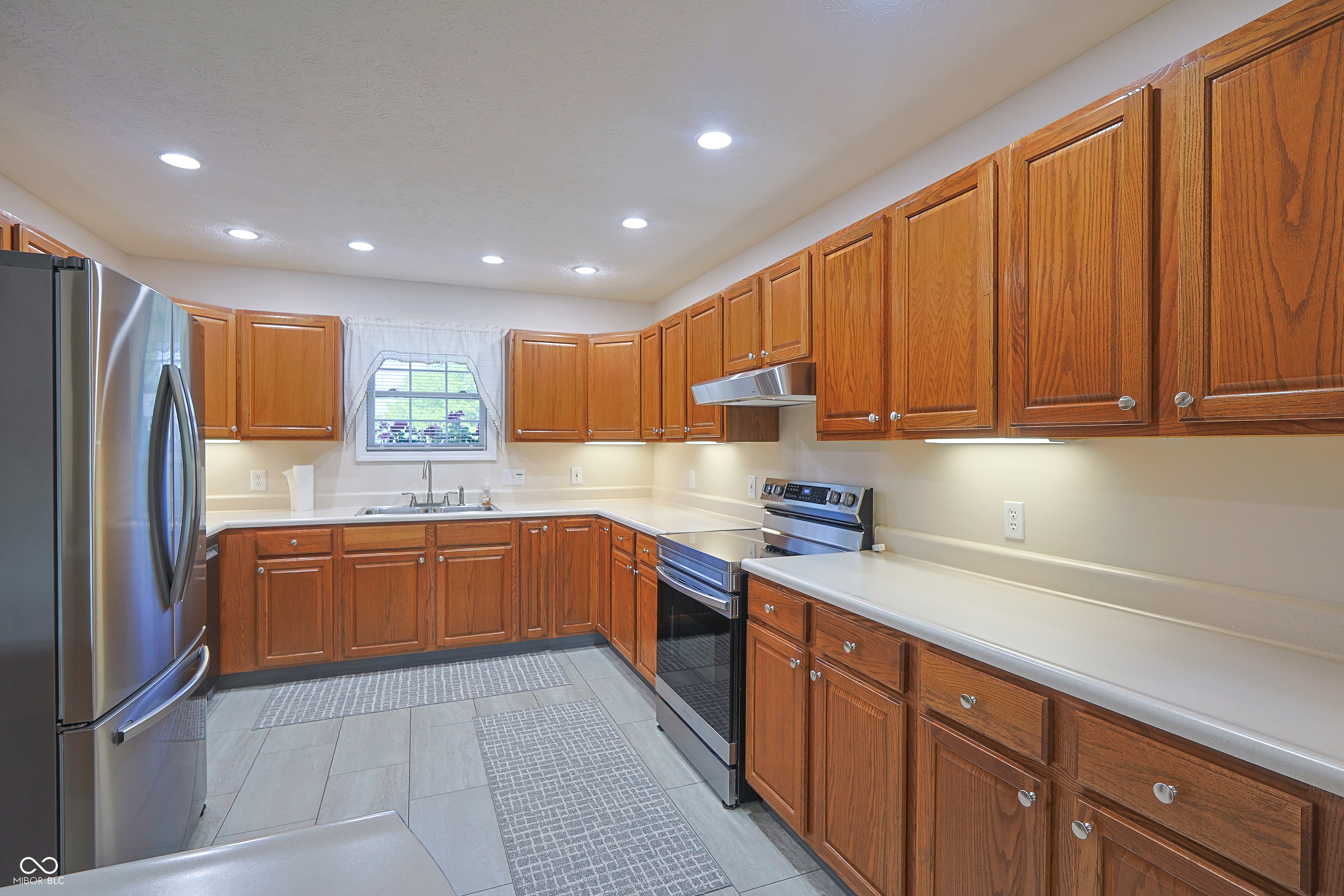 7005 Stratton Court Columbus, IN 47203 - Photo 11 of 36 Gallery Image 11