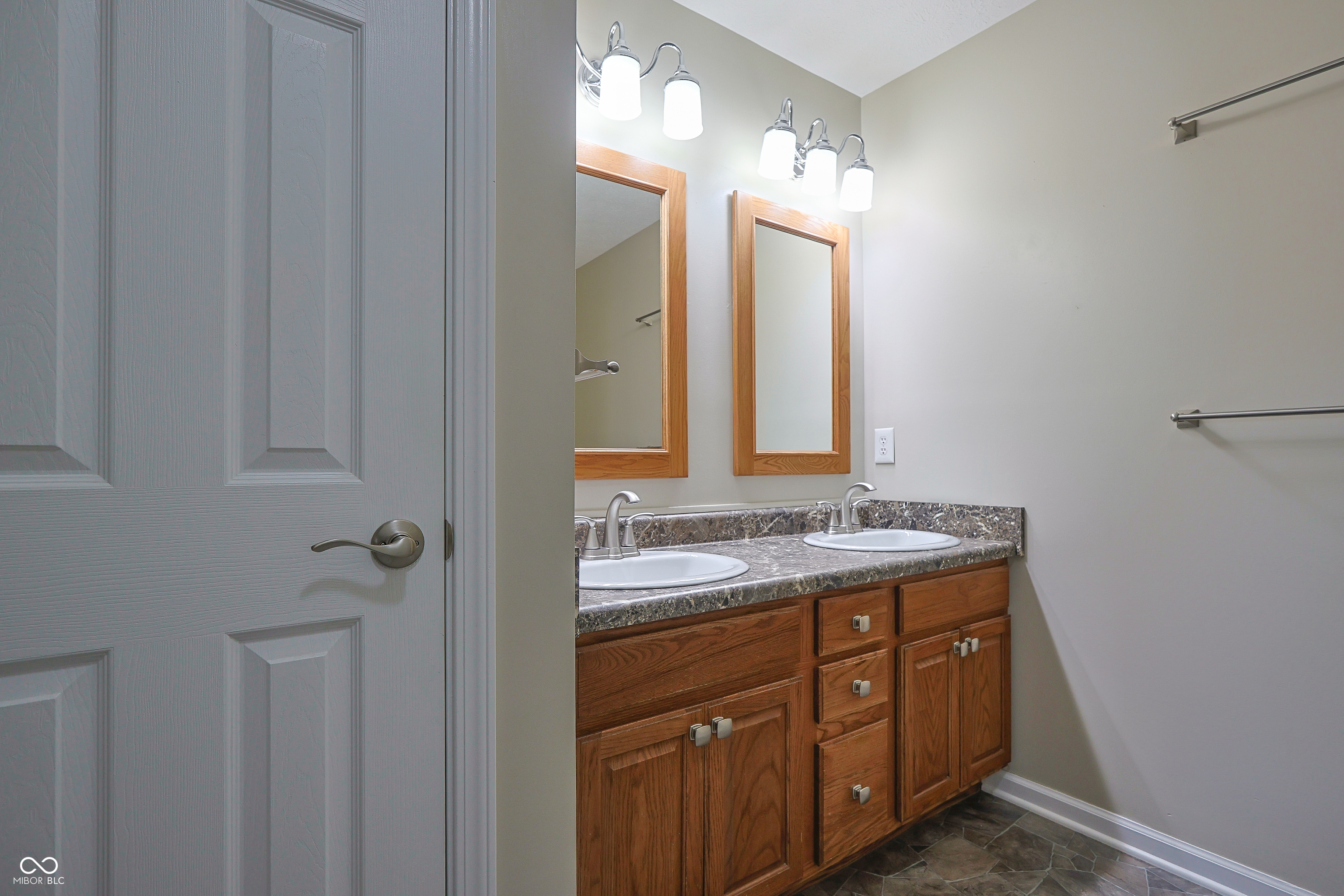 7005 Stratton Court Columbus, IN 47203 - Photo 28 of 36 Gallery Image 28