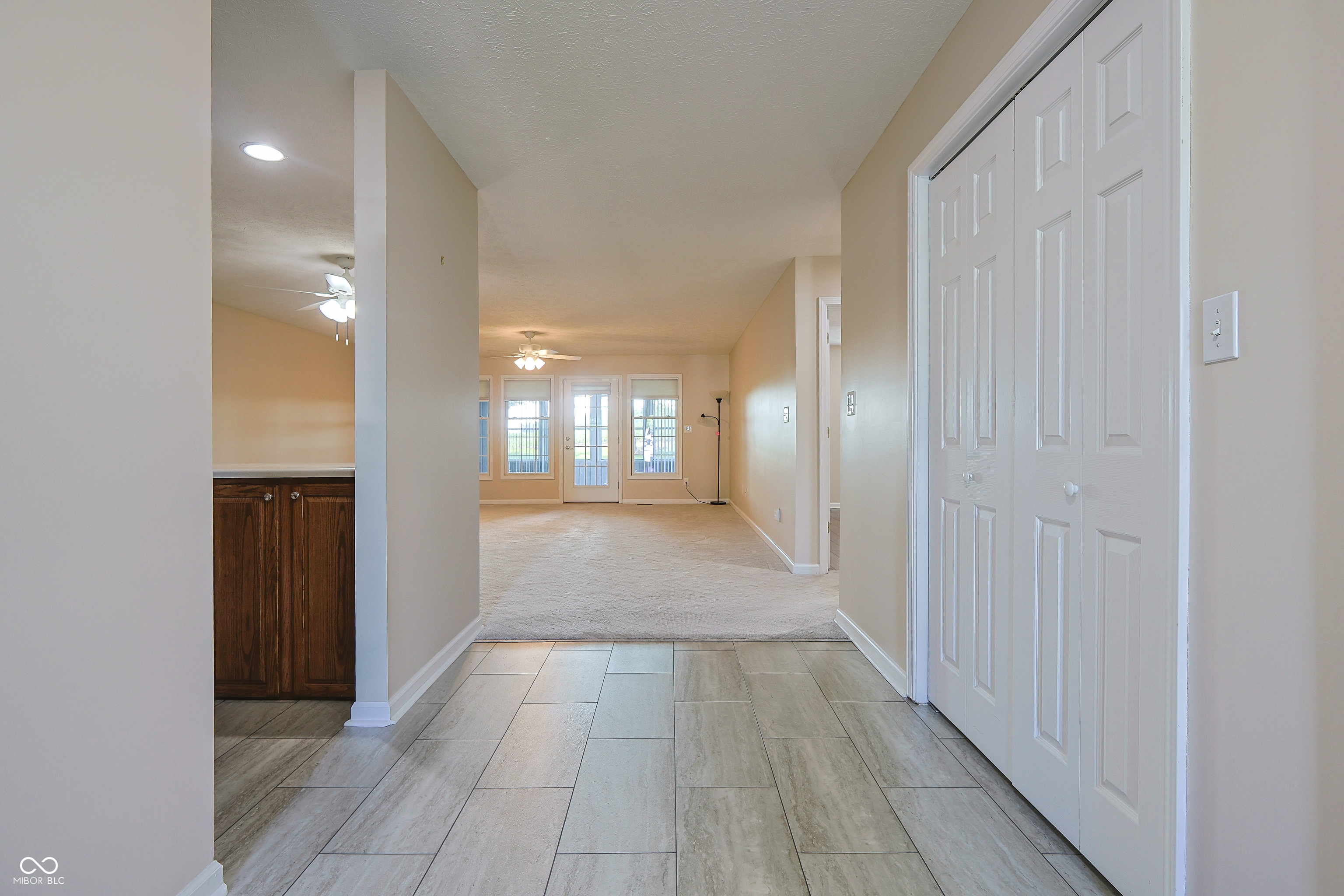 7005 Stratton Court Columbus, IN 47203 - Photo 6 of 36 Gallery Image 6