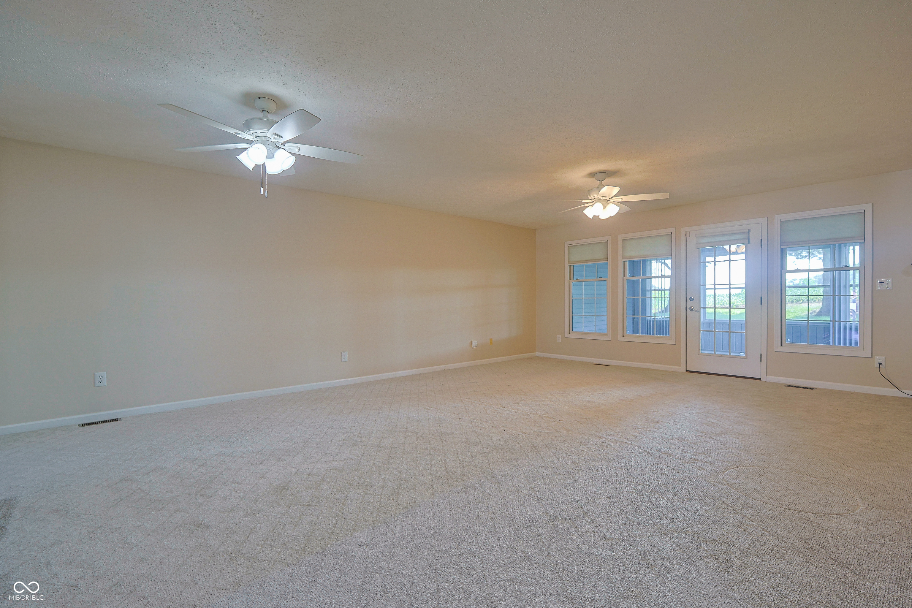 7005 Stratton Court Columbus, IN 47203 - Photo 8 of 36 Gallery Image 8