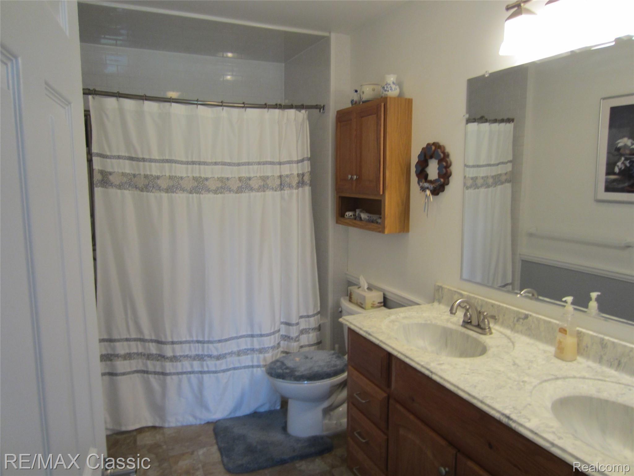 16925 Arnold Road Gregory, MI 48137 - Photo 11 of 16 Full Bath.jpg