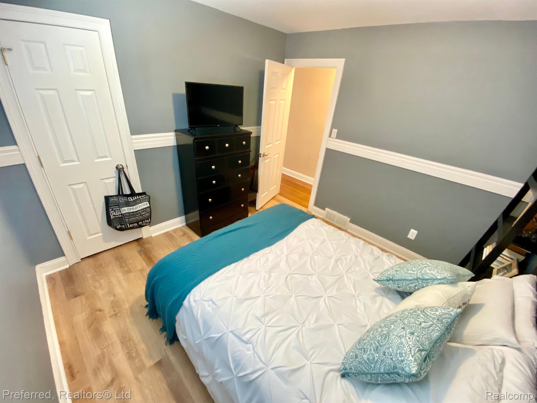 1520 Cheltenham Road Birmingham, MI 48009 - Photo 19 of 30 Gallery Image 19