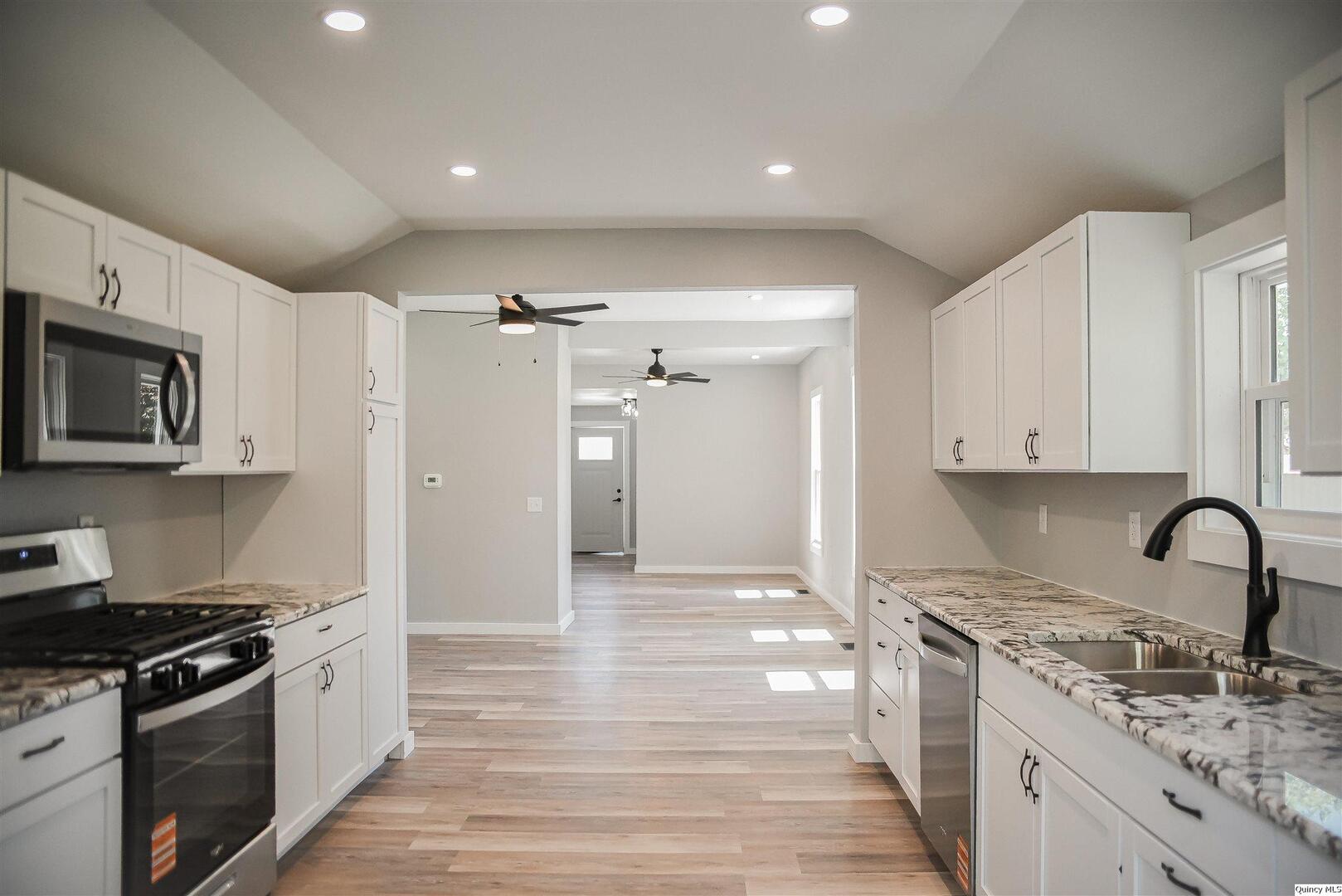 113 West 4th Street Golden, IL 62339 - Photo 2 of 14