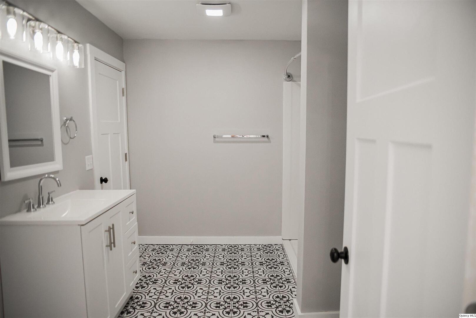 113 West 4th Street Golden, IL 62339 - Photo 8 of 14