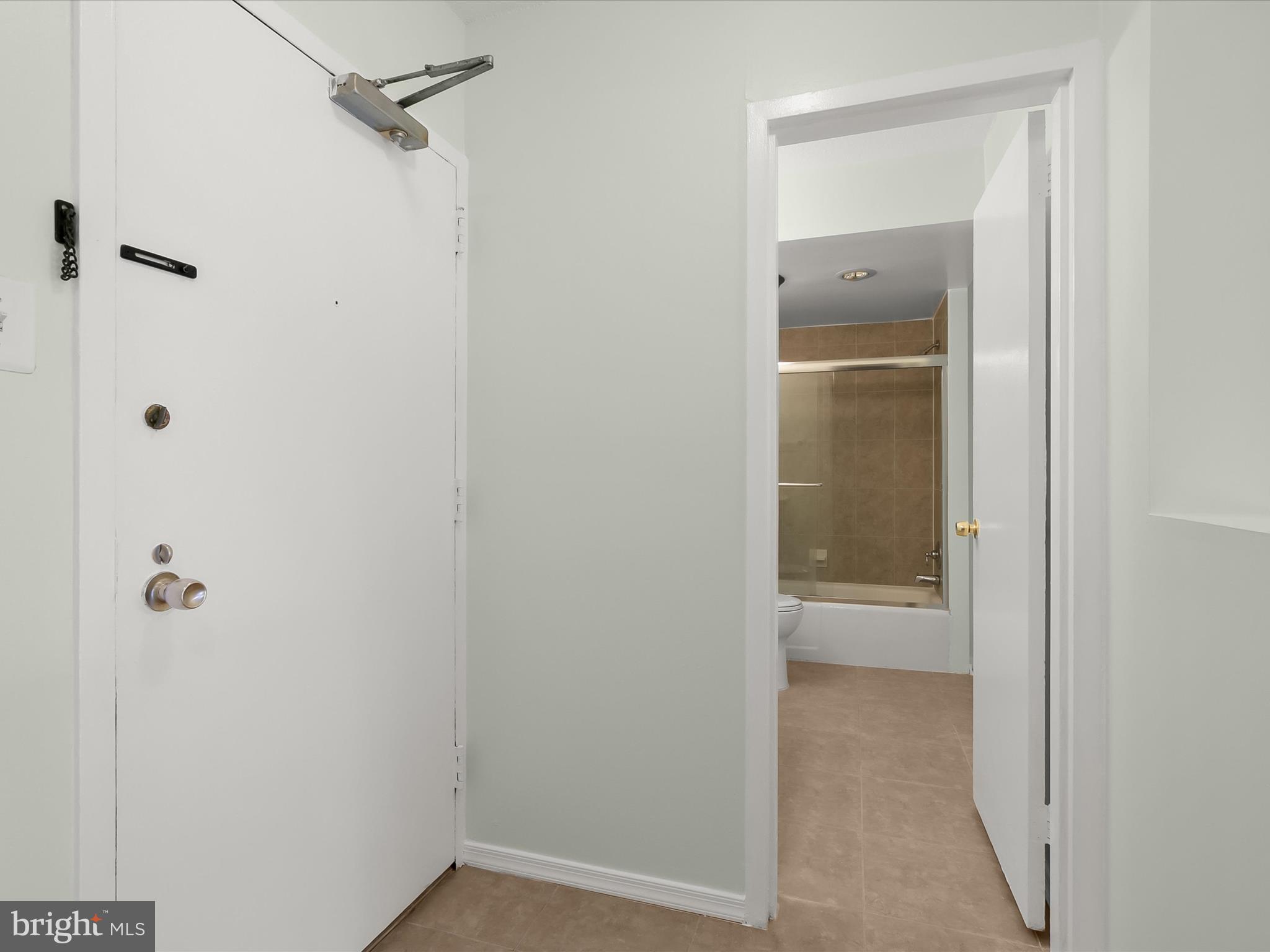 4515 Willard Avenue, Unit 607S Chevy Chase, MD 20815 - Photo 15 of 80 Foyer