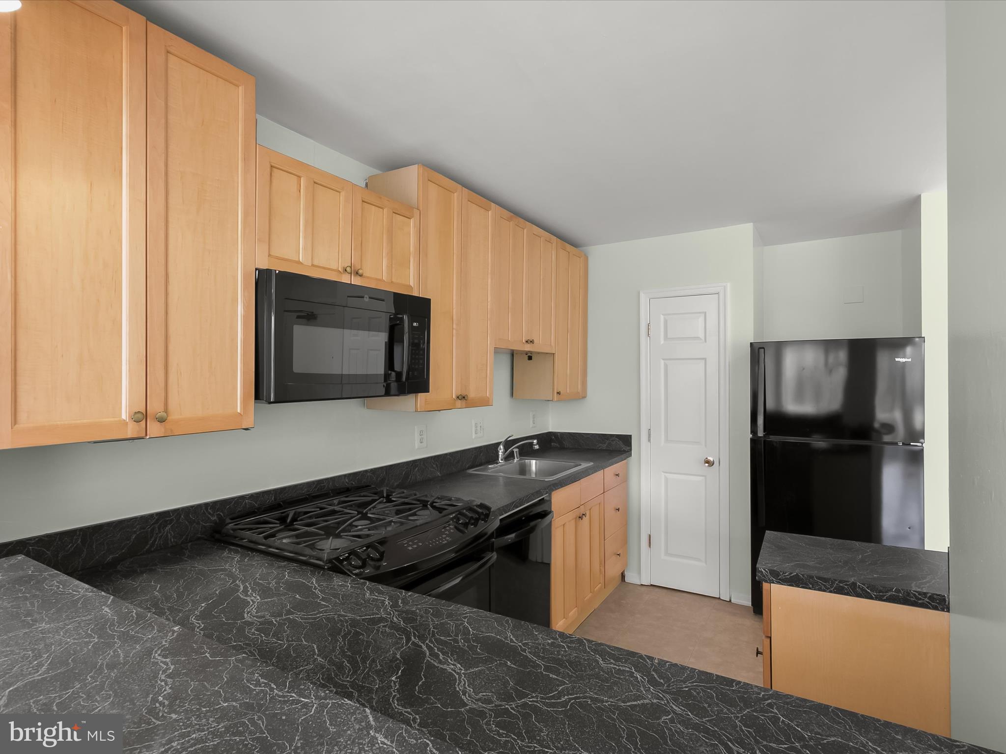 4515 Willard Avenue, Unit 607S Chevy Chase, MD 20815 - Photo 24 of 80 Kitchen