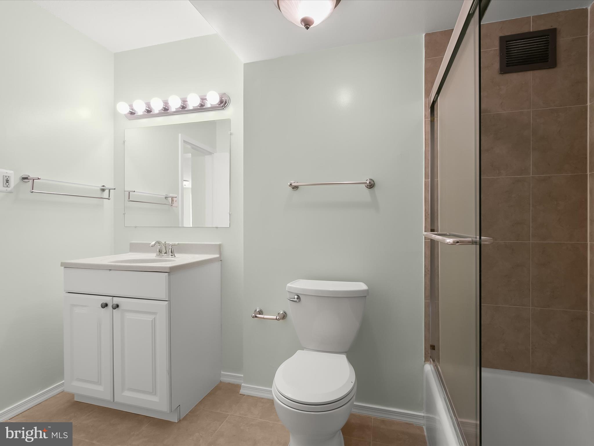 4515 Willard Avenue, Unit 607S Chevy Chase, MD 20815 - Photo 42 of 80 Dual Entry En Suite Bath