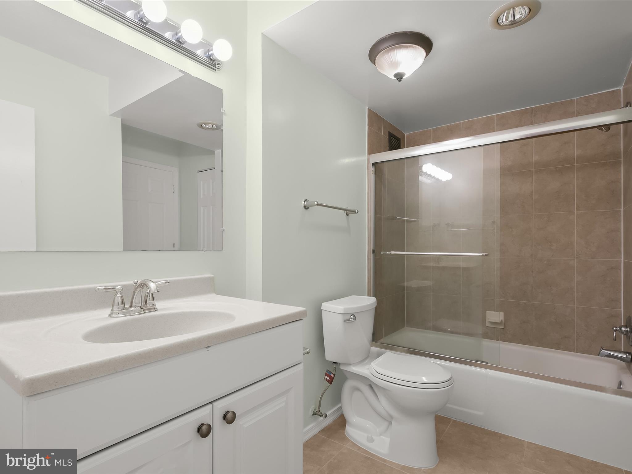 4515 Willard Avenue, Unit 607S Chevy Chase, MD 20815 - Photo 43 of 80 Dual Entry En Suite Bath