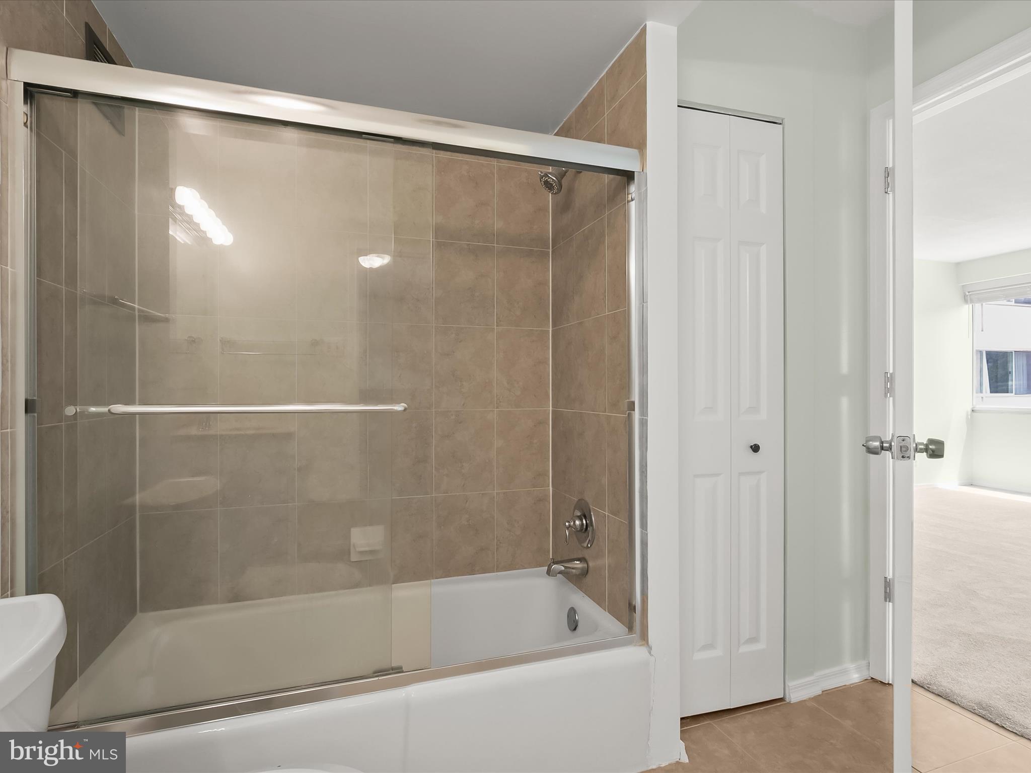 4515 Willard Avenue, Unit 607S Chevy Chase, MD 20815 - Photo 44 of 80 Dual Entry En Suite Bath