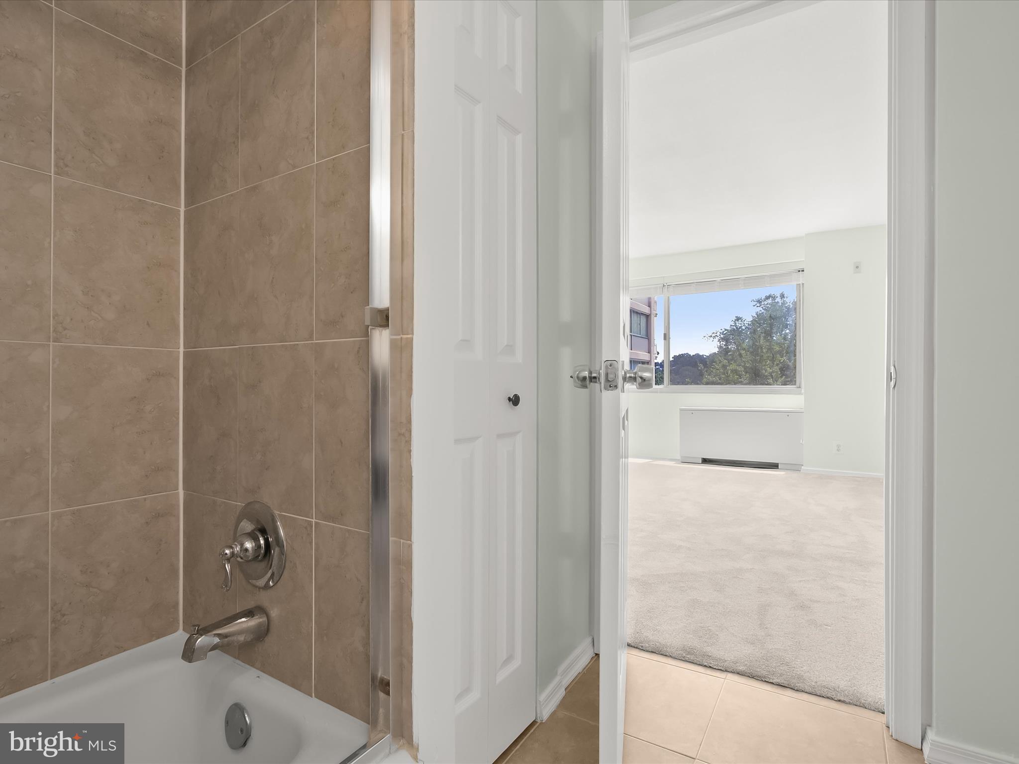 4515 Willard Avenue, Unit 607S Chevy Chase, MD 20815 - Photo 45 of 80 Dual Entry En Suite Bath