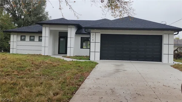 $2,100 | 219 Bell Boulevard, Lehigh Acres, FL 33974