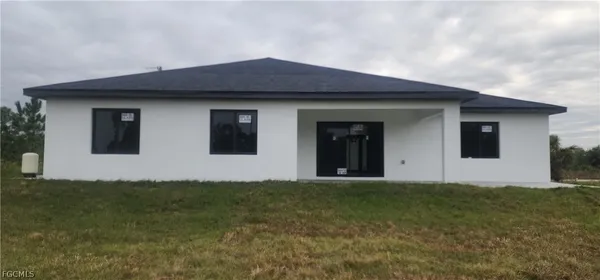 $2,100 | 219 Bell Boulevard, Lehigh Acres, FL 33974