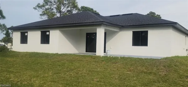 $2,100 | 219 Bell Boulevard, Lehigh Acres, FL 33974