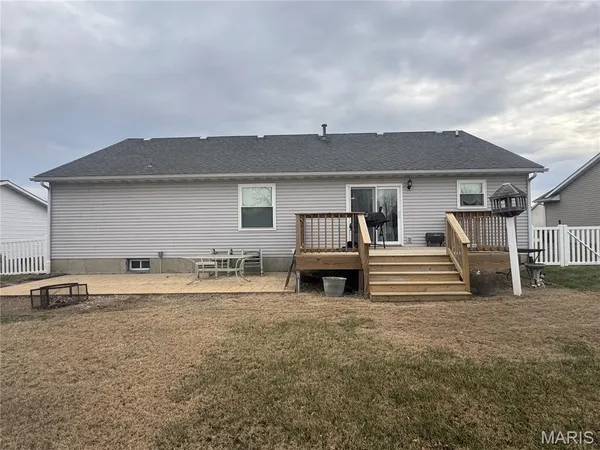 $235,000 | 133 East Harrisonville Drive, Valmeyer, IL 62295