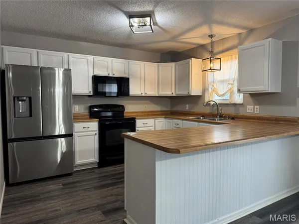 $235,000 | 133 East Harrisonville Drive, Valmeyer, IL 62295