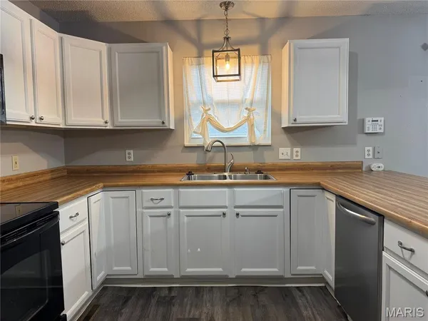 $235,000 | 133 East Harrisonville Drive, Valmeyer, IL 62295